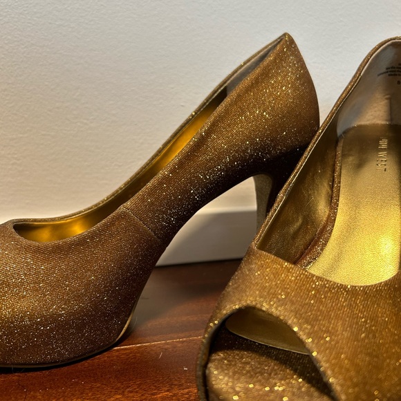 Nine West Gold Glitter Peeptoes - Picture 5 of 8